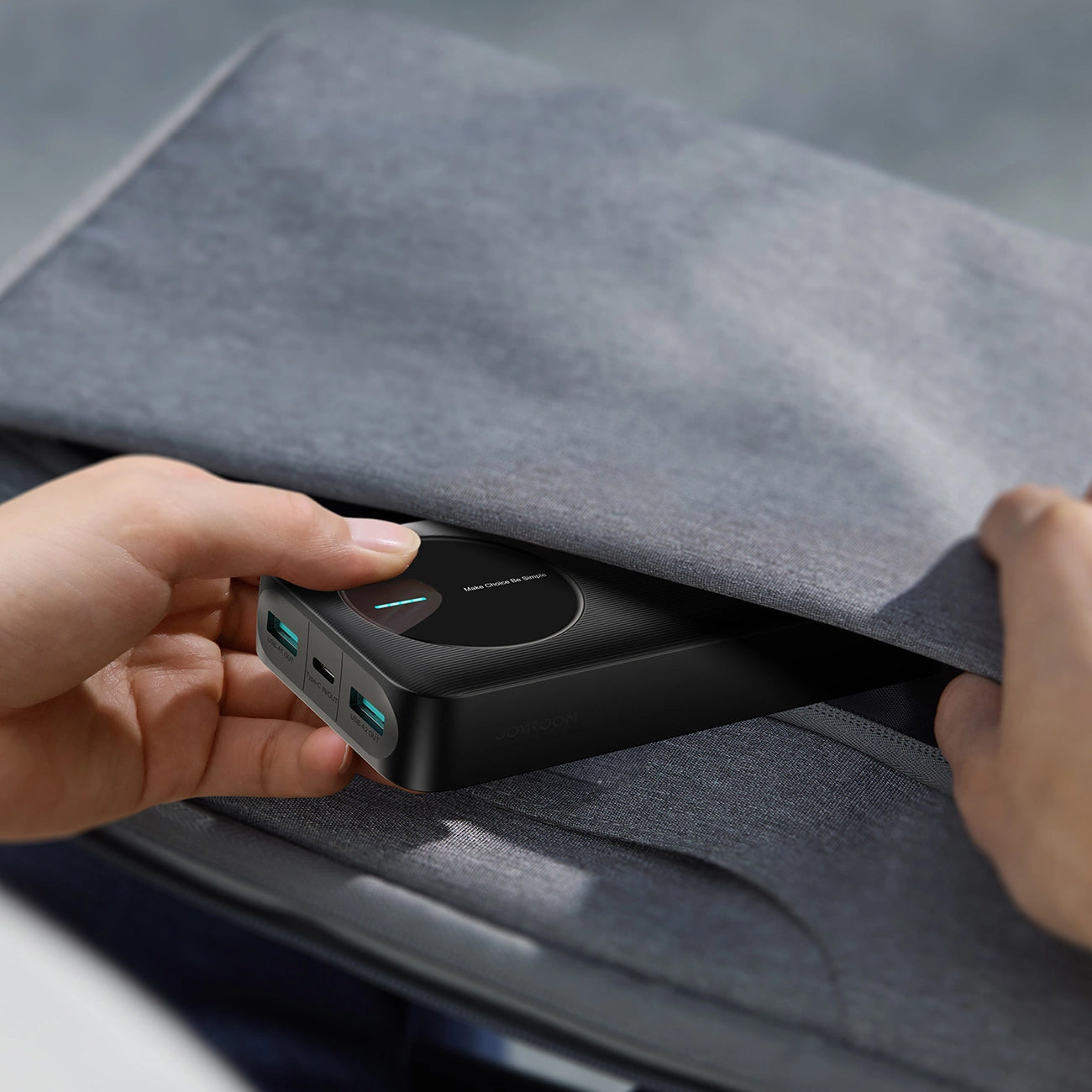 Ulkoinen akku Joyroom JR-PBF14, 20000mAh, 12W, 1 x USB-C - 2 x USB-A, Musta