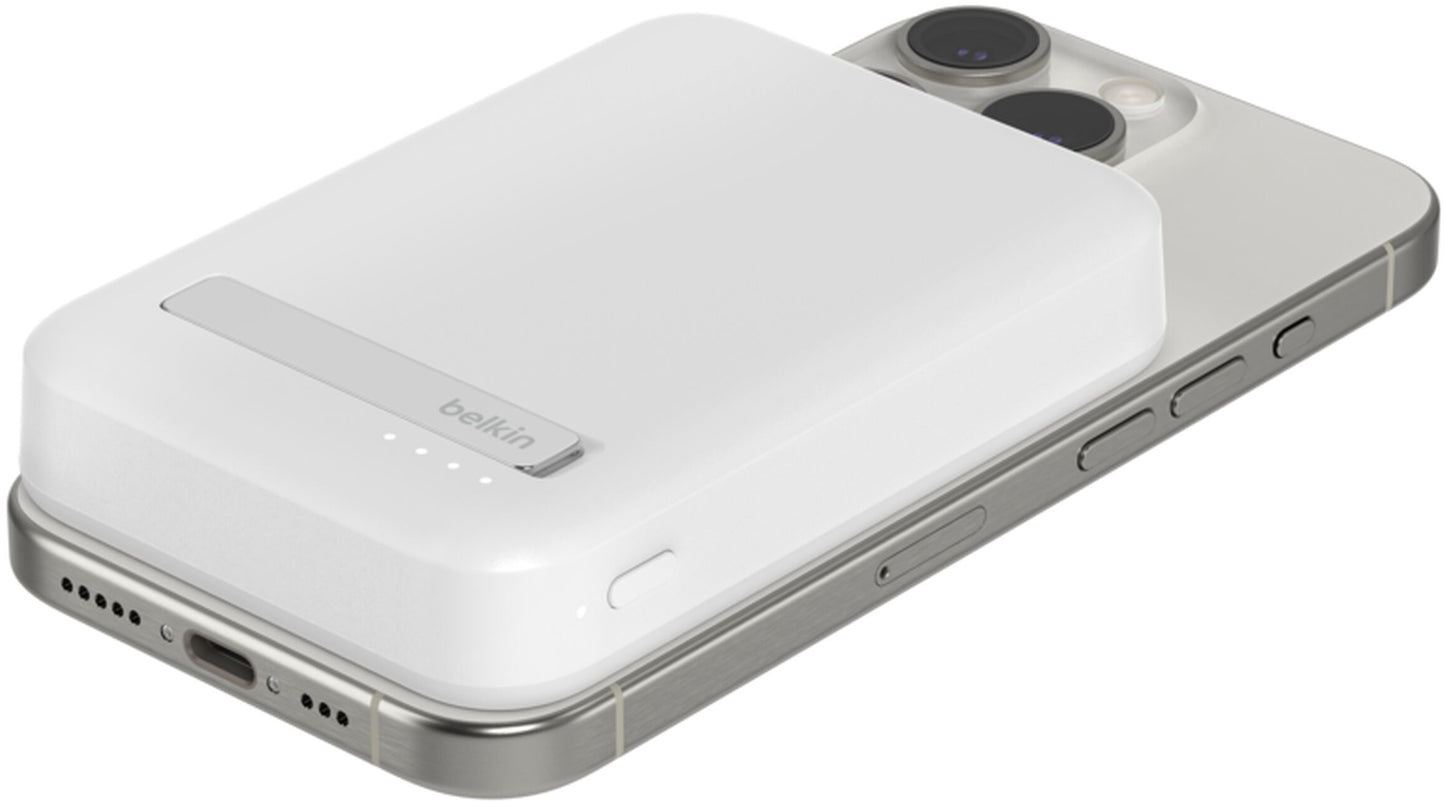 Belkin BoostCharge Pro langaton ulkoinen akku jalustalla, 8000mAh, 15W, FQI, 1 x QI - 1 x USB-C, Valkoinen BPD007btWH