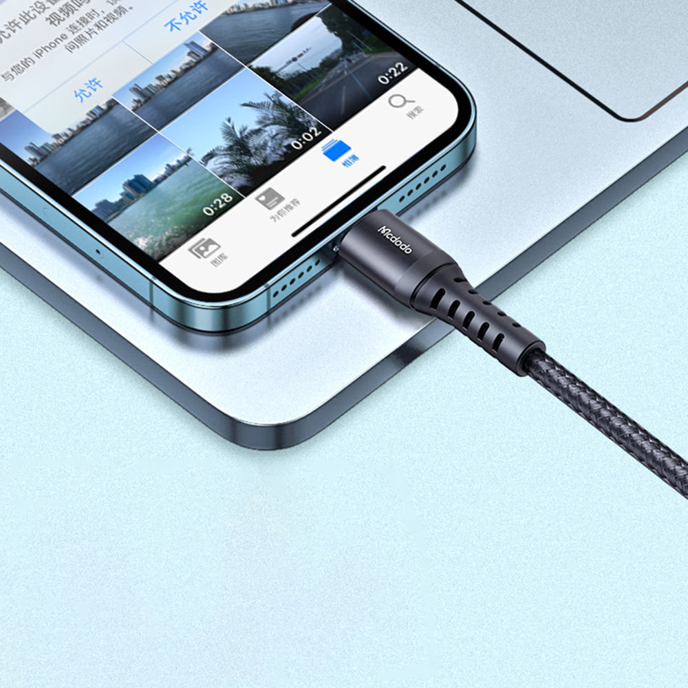 USB-A - Lightning McDodo CA-2261 -data- ja latauskaapeli, 18W, 1m, Musta