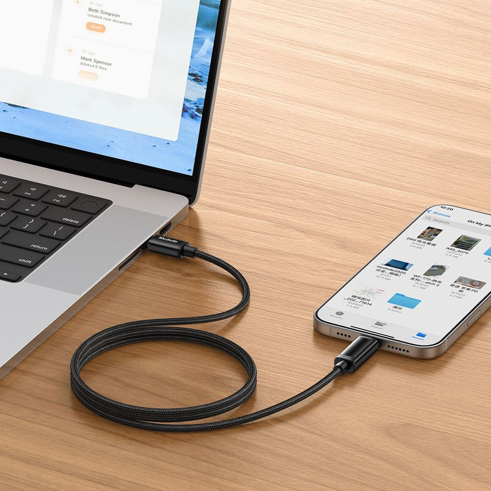USB-C - USB-C McDodo CA-8000 Display -data- ja latauskaapeli, 100W, 1.2m, Musta