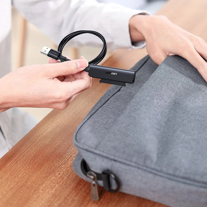 UGREEN CM321 SATA-kaapeli, USB-A 3.0 - SATA 2.5 tuumaa, 0.5 m, Musta