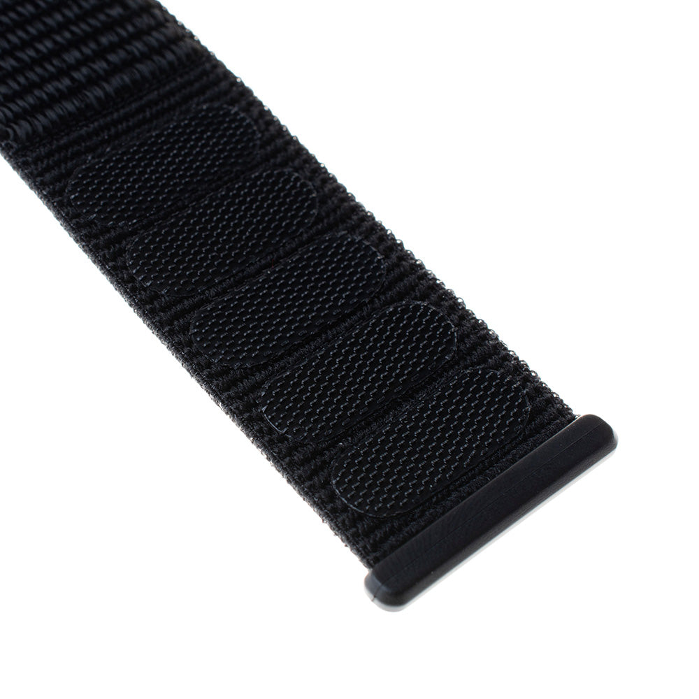 Fixed Nylon -ranneke Apple Watch 49mm / 46mm / 45mm / 44mm / 42mm -sarjoille, Musta
