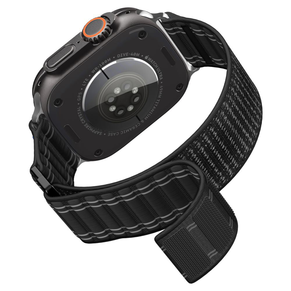 Spigen WBF0 -ranneke Apple Watch 49mm / 46mm / 45mm / 44mm -sarjoille, Musta AMP10141