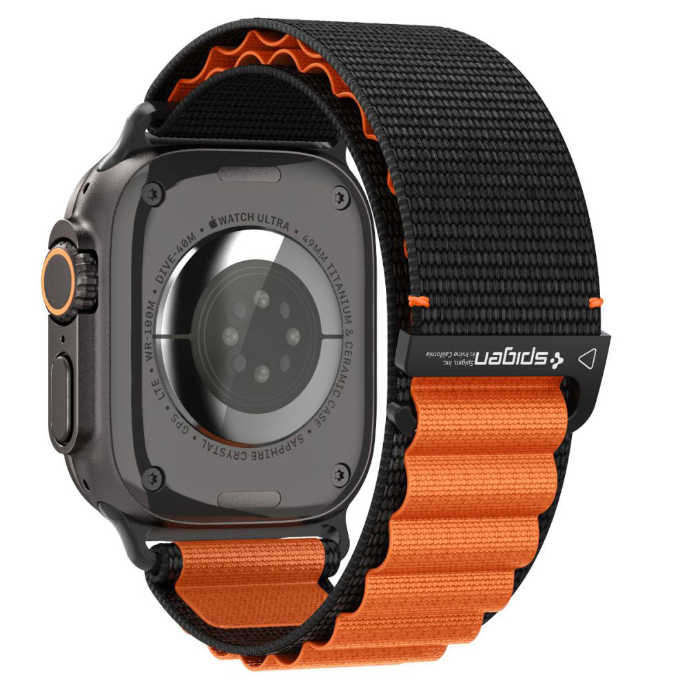 Spigen WBF1 -ranneke Apple Watch 49mm / 46mm / 45mm / 44mm -sarjalle, Musta Oranssi AMP10145