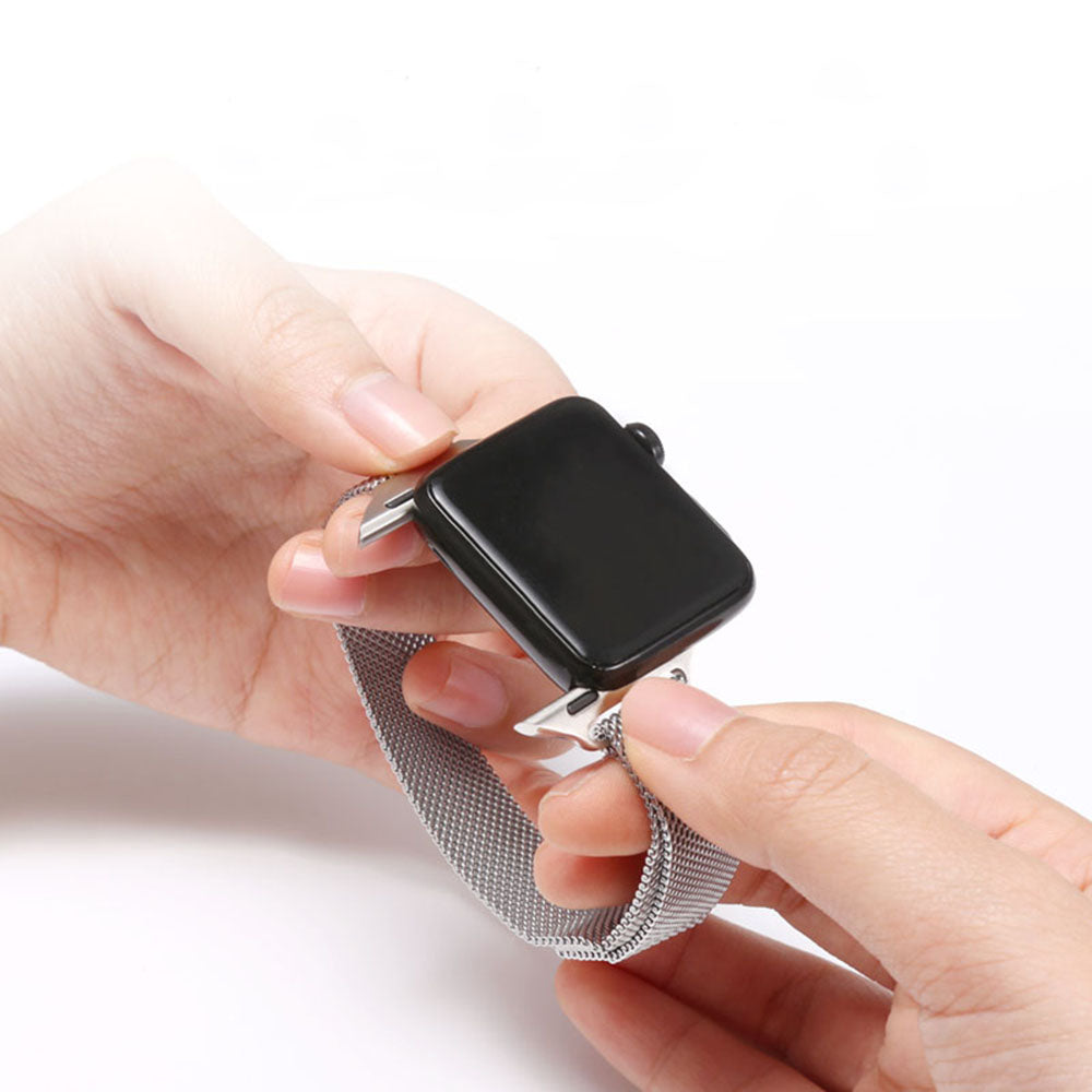 Techsuit W034 -ranneke Apple Watch 49mm / 46mm / 45mm / 44mm / 42mm -sarjoille, Musta