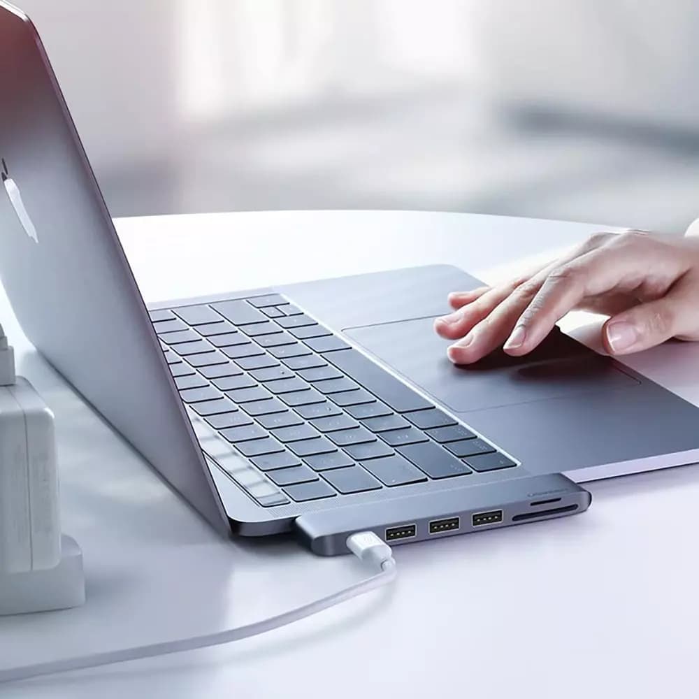 UGREEN CM251 USB-C -keskitin Apple MacBook Pro / Air, 3 x USB-A 3.0 - 1 x USB-C - 1 x SD - 1 x microSD, Harmaa