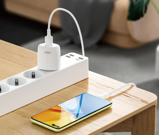 XO Design L114 -verkkolaturi, 20W, 3A, 1 x USB-A - 1 x USB-C, Valkoinen