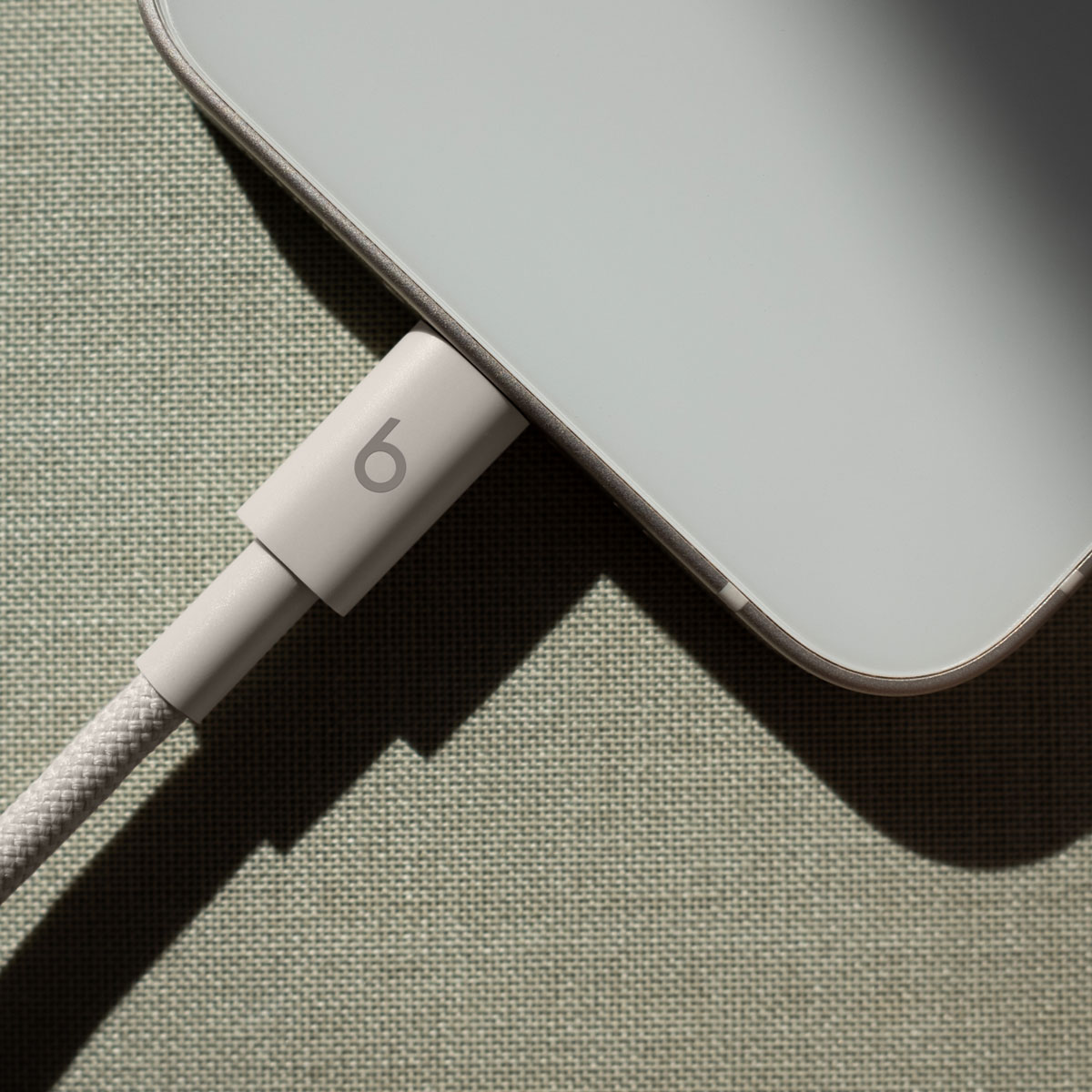 USB-C - Lightning Beats -data- ja latauskaapeli, 1.5m, Beige MDGL4ZM/A