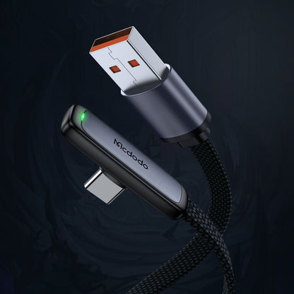 USB-A - USB-C McDodo CA-3340 Angled -data- ja latauskaapeli, 100W, 1.2m, Musta