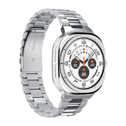 Spigen Modern Fit -ranneke Samsung Galaxy Watch Ultra -sarjalle, hopea AMP08823