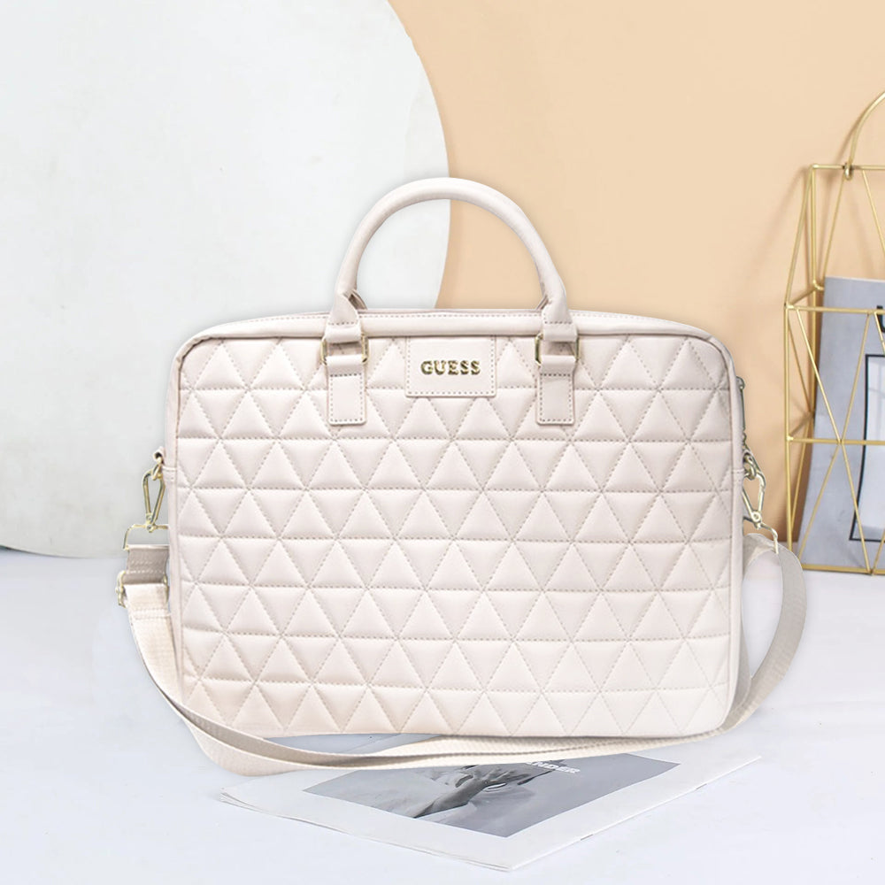 Guess Quilted -laukku 15 tuuman kannettavalle tietokoneelle, Musta
