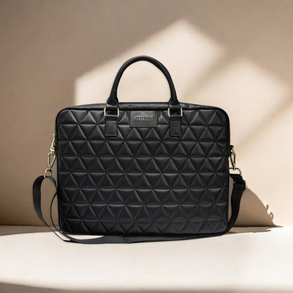 Guess Quilted -laukku 15 tuuman kannettavalle tietokoneelle, Musta