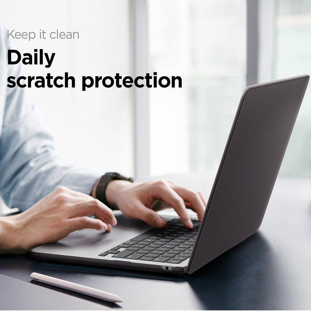Spigen Airskin -kotelo Apple MacBook Air 13 tuumaa (2026) / (2025) / (2024) / (2022), Musta satiini ACS11531