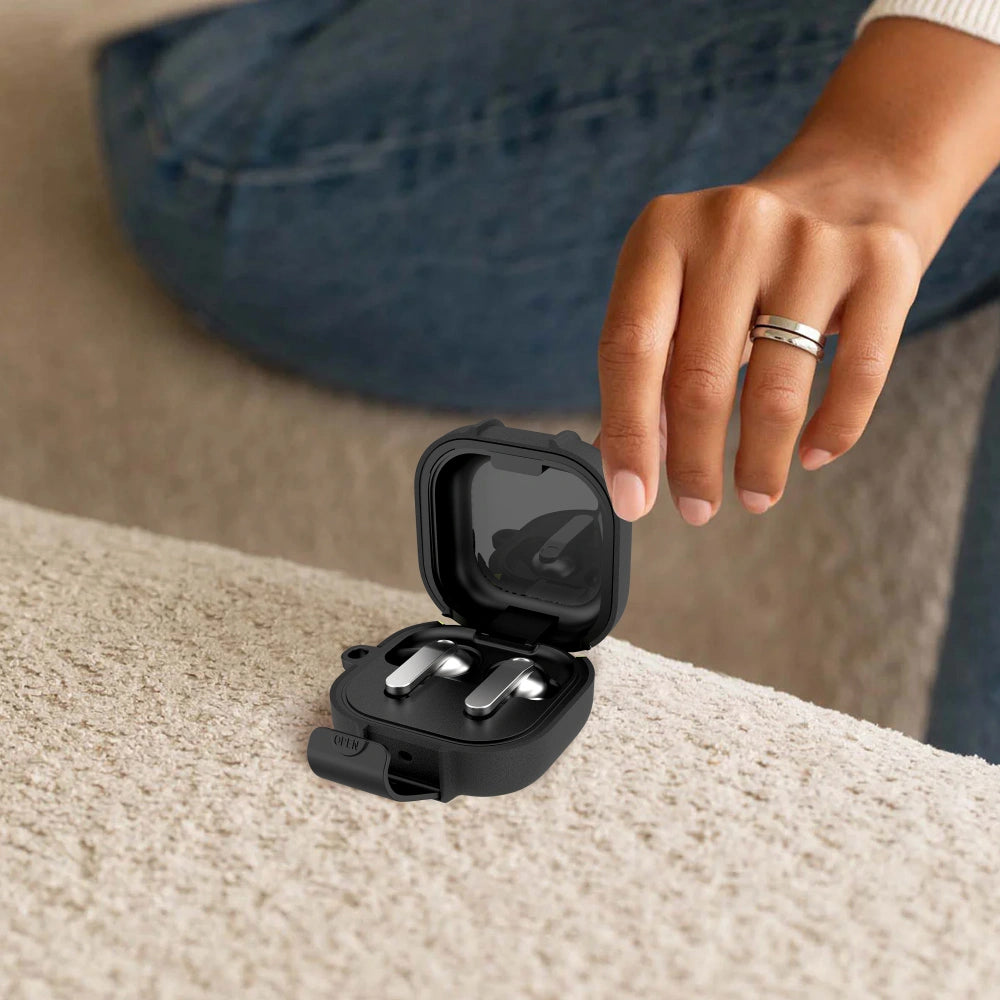 Tech-Protect Slim Hook -suojakotelo Samsung Galaxy Buds4 / Buds4 Pro -kuulokkeille, Musta