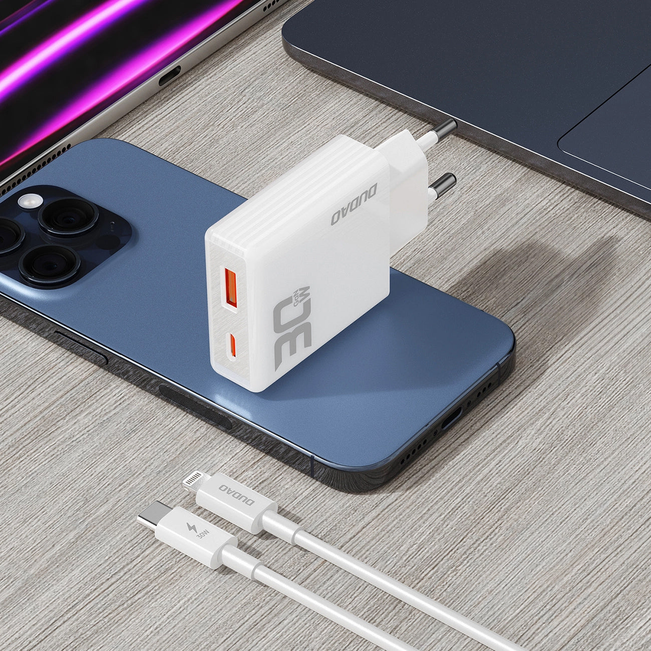 Dudao A30EUL verkkolaturi Lightning-kaapelilla, 30W, 3A, 1 x USB-A - 1 x USB-C, valkoinen 