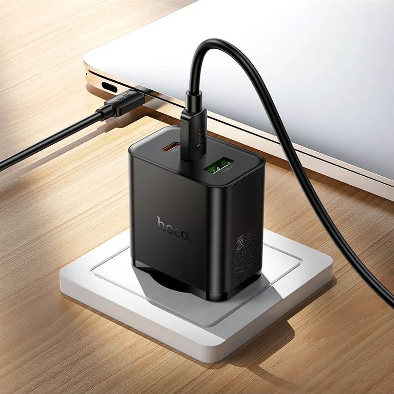HOCO N75 Verkkolaturi, 65W, 3A, 1 x USB-A - 2 x USB-C, Musta