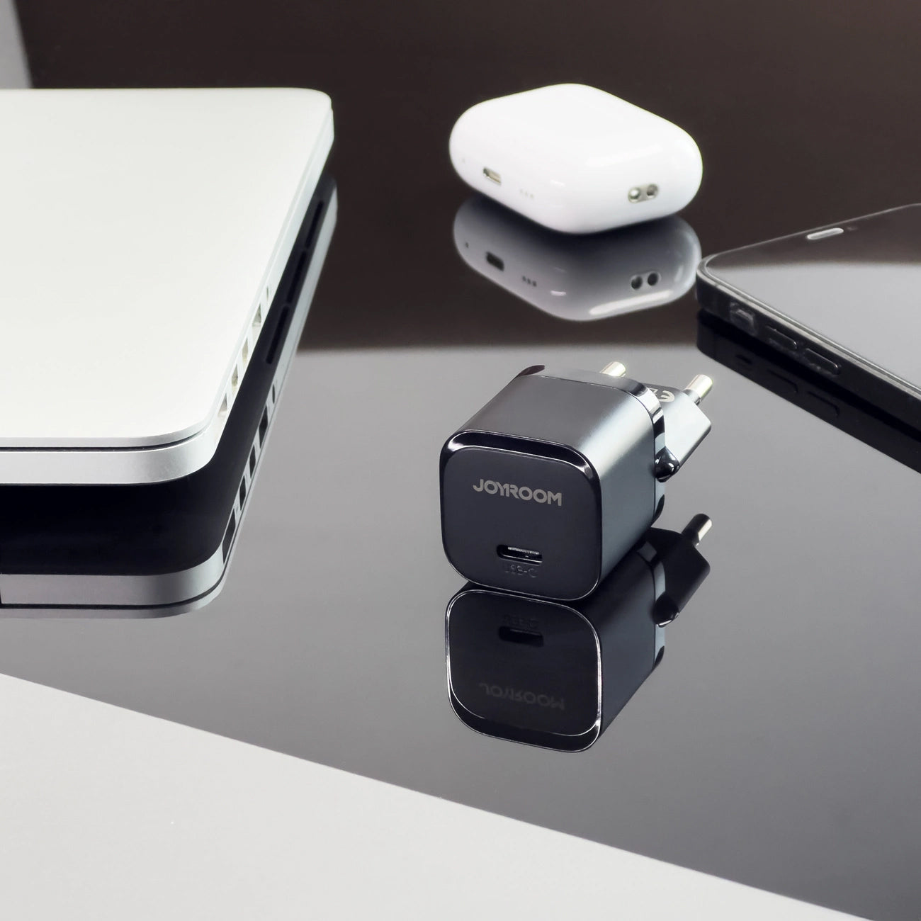 Joyroom JR-TCF02 Verkkolaturi, 20W, 3A, 1 x USB-C, Musta