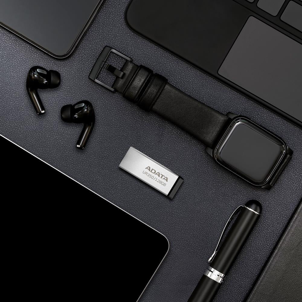 Ulkoinen USB-A 3.2 -muisti Adata UR350, 32 Gt UR350-32G-RSR/BK