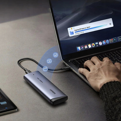 UGREEN CM767 (55150) -teline M.2 NVMe SSD:lle, Harmaa